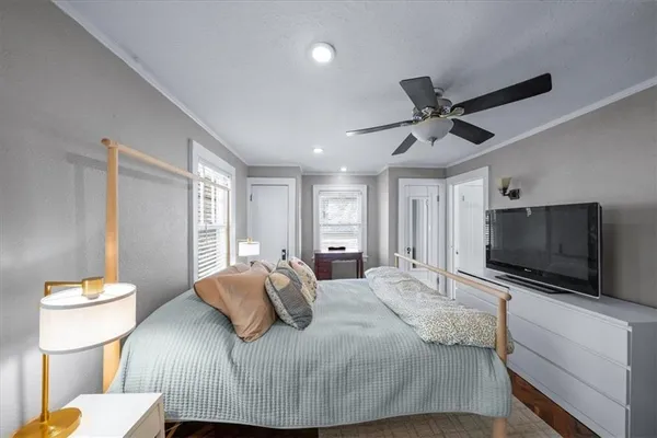 $389,000 | 7 West Winthrope Road, Kansas City, MO 64113