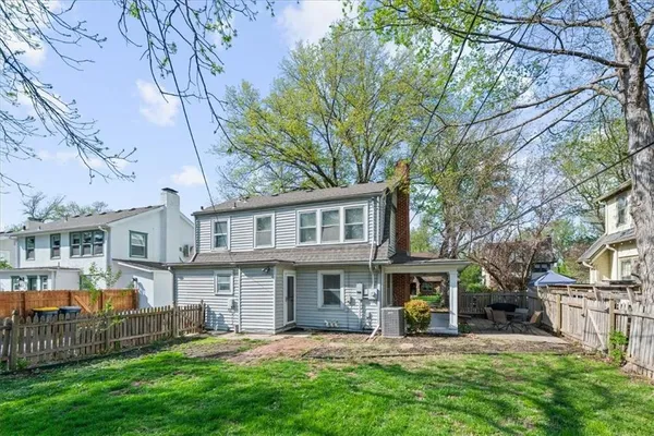 $389,000 | 7 West Winthrope Road, Kansas City, MO 64113