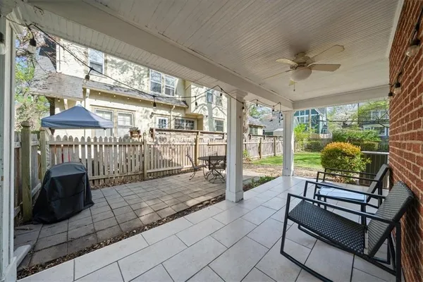 $389,000 | 7 West Winthrope Road, Kansas City, MO 64113