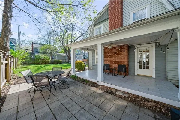 $389,000 | 7 West Winthrope Road, Kansas City, MO 64113