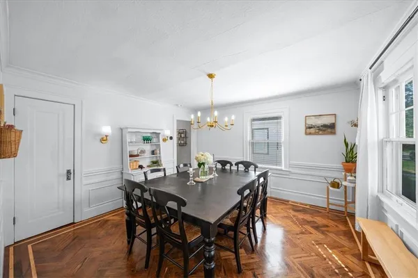 $389,000 | 7 West Winthrope Road, Kansas City, MO 64113
