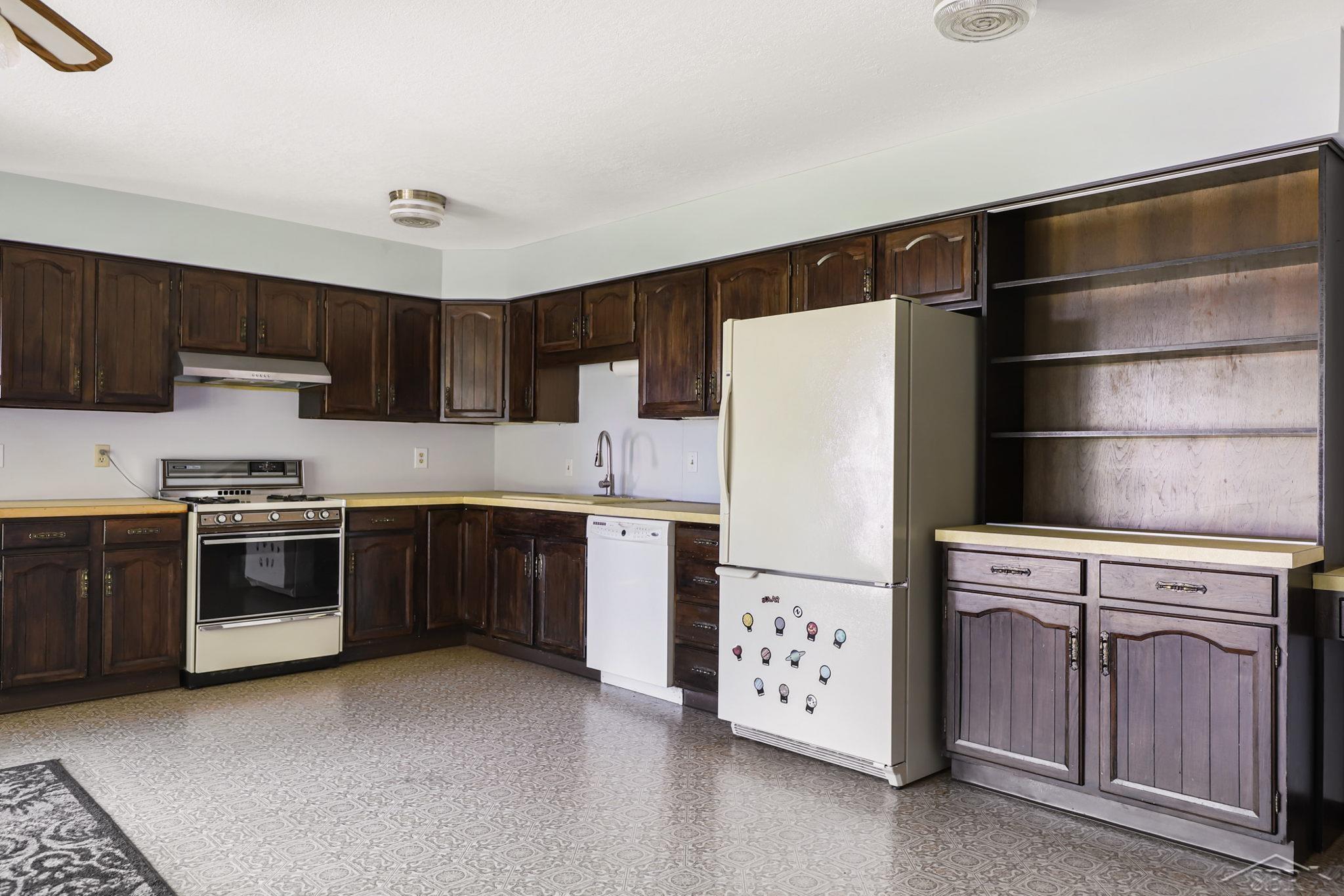 3895 Hackett Road Saginaw, MI 48603 - Photo 13 of 78 50087372-12.JPG