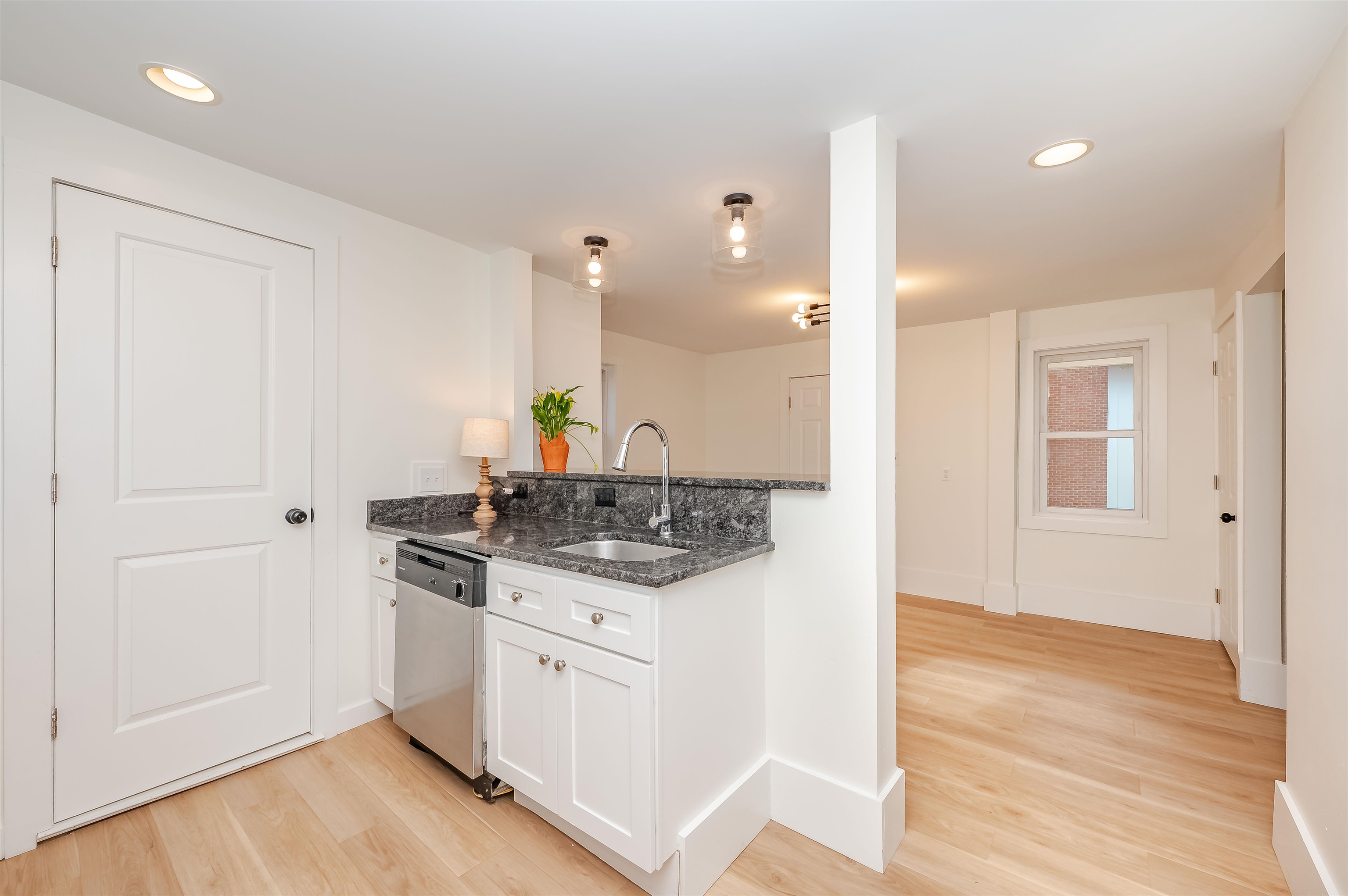 36 Court Street Dover, NH 03820 - Photo 5 of 38