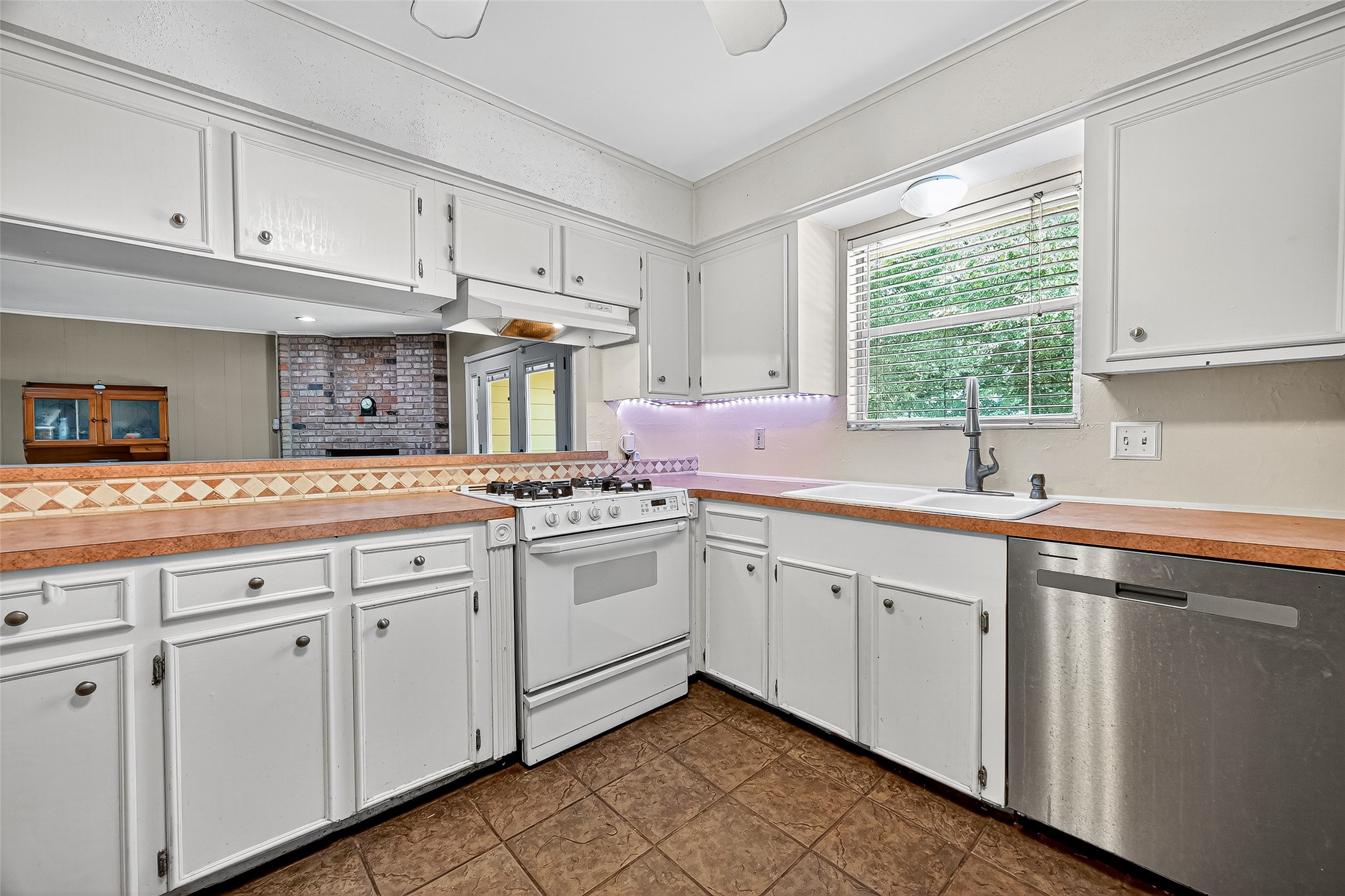 10302 Ivyridge Road Houston, TX 77043 - Photo 21 of 47 a kitchen with white cabinets and white appliances