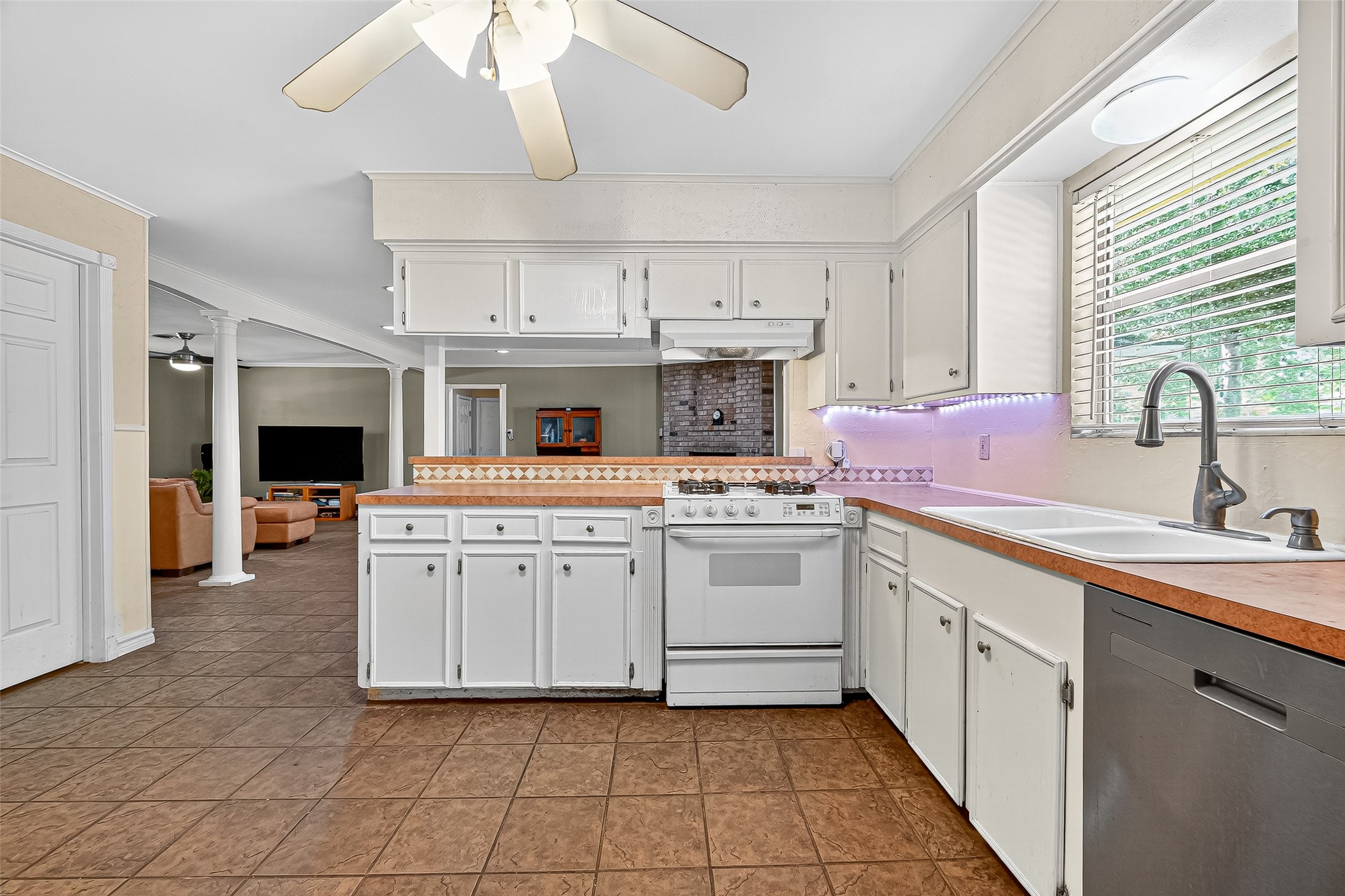 10302 Ivyridge Road Houston, TX 77043 - Photo 24 of 47 a kitchen with cabinets and window