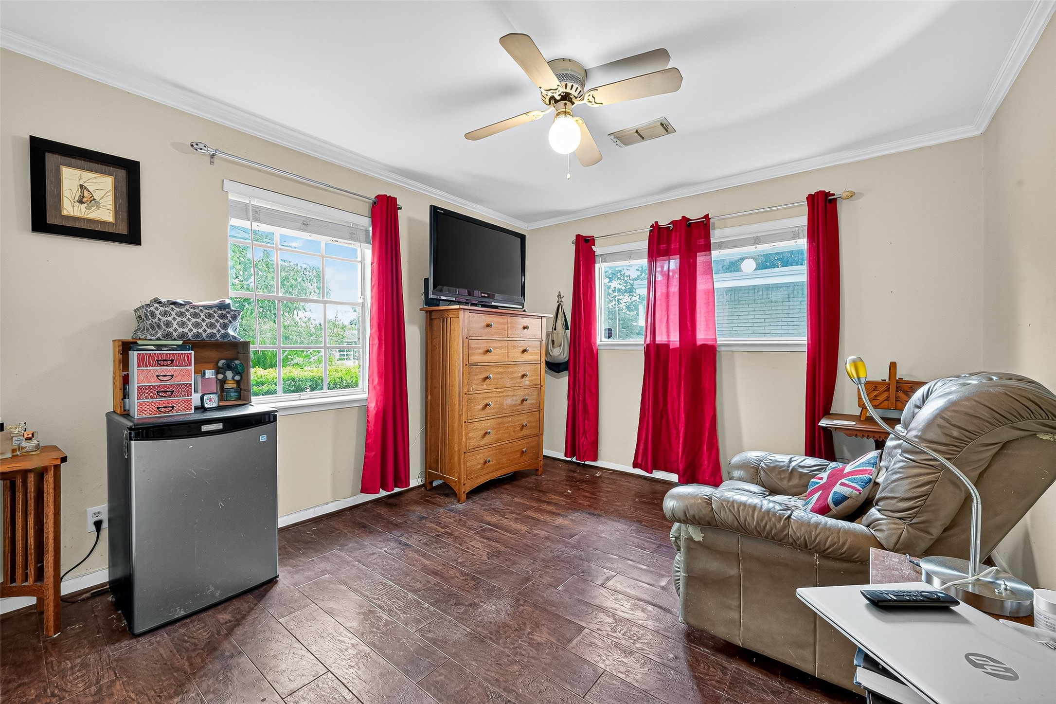 10302 Ivyridge Road Houston, TX 77043 - Photo 27 of 47 a living room with furniture and a flat screen tv