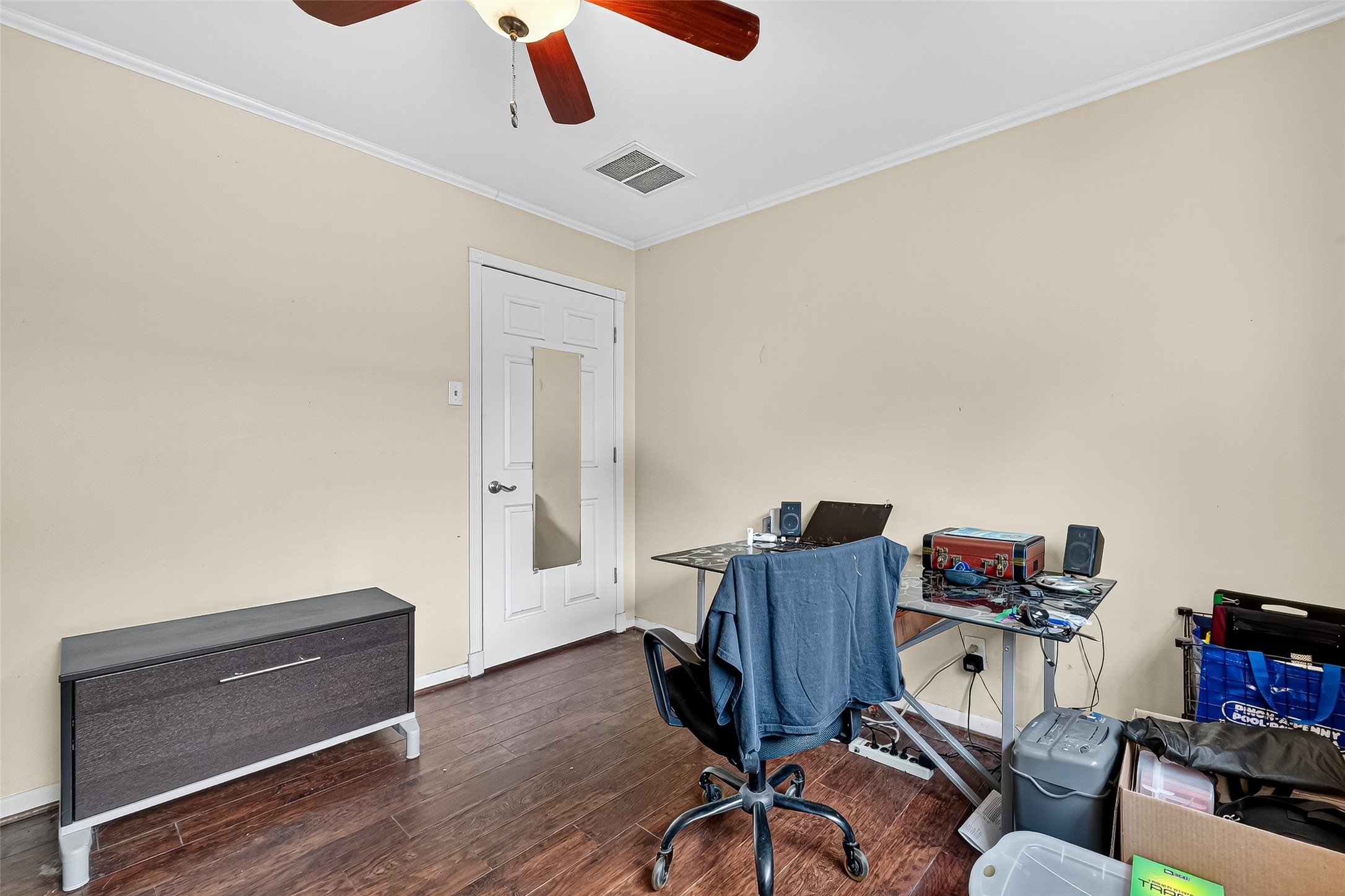 10302 Ivyridge Road Houston, TX 77043 - Photo 34 of 47 a view of workspace with lounge chair