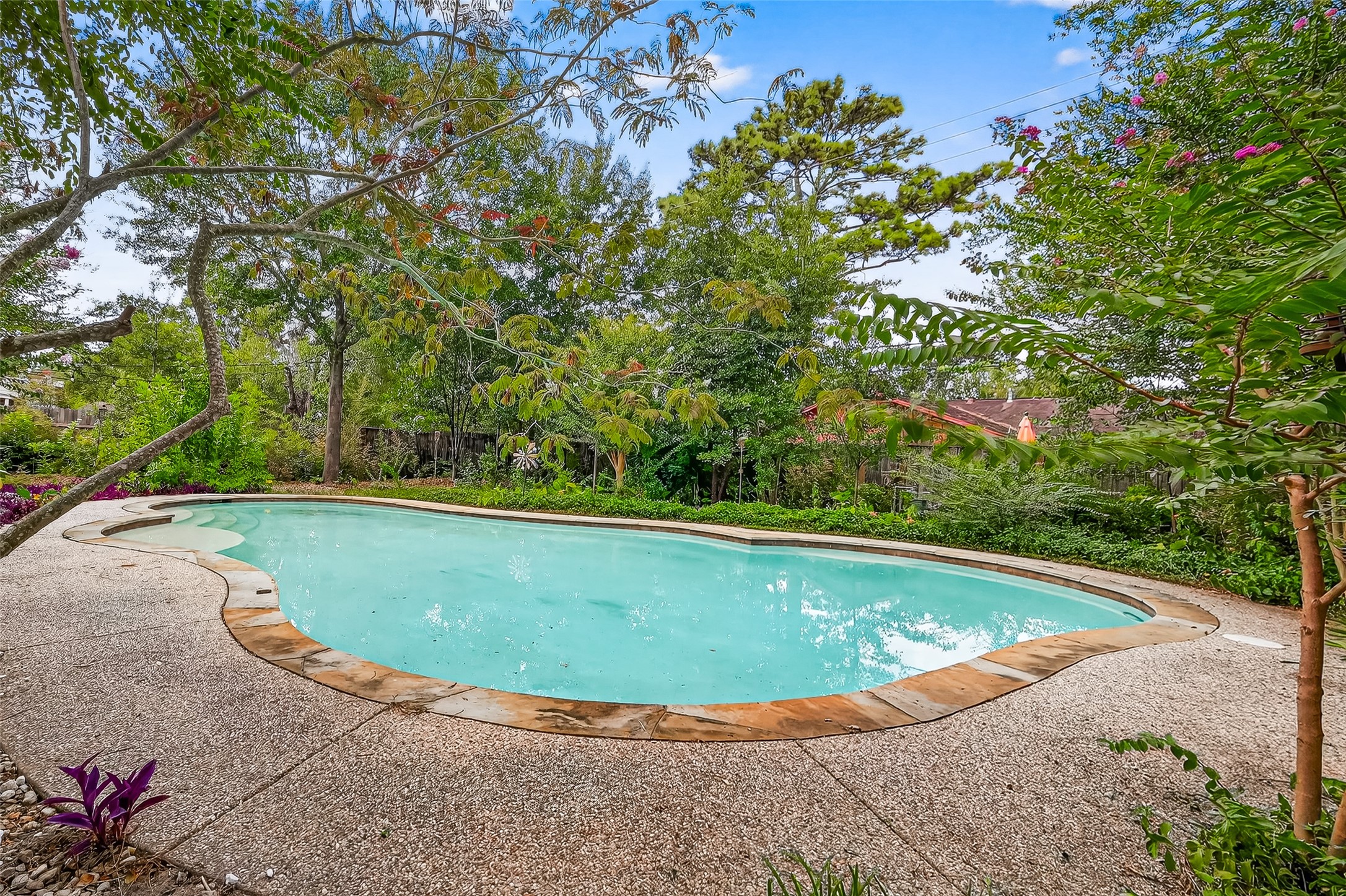 10302 Ivyridge Road Houston, TX 77043 - Photo 42 of 47 a view of a swimming pool in he middle of the garden