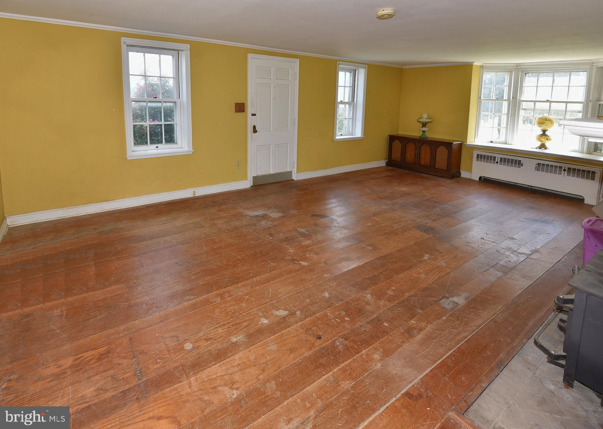 126 South Clear Ridge Road New Windsor, MD 21776 - Photo 4 of 34 Huge LR with large closet and Bay window with view