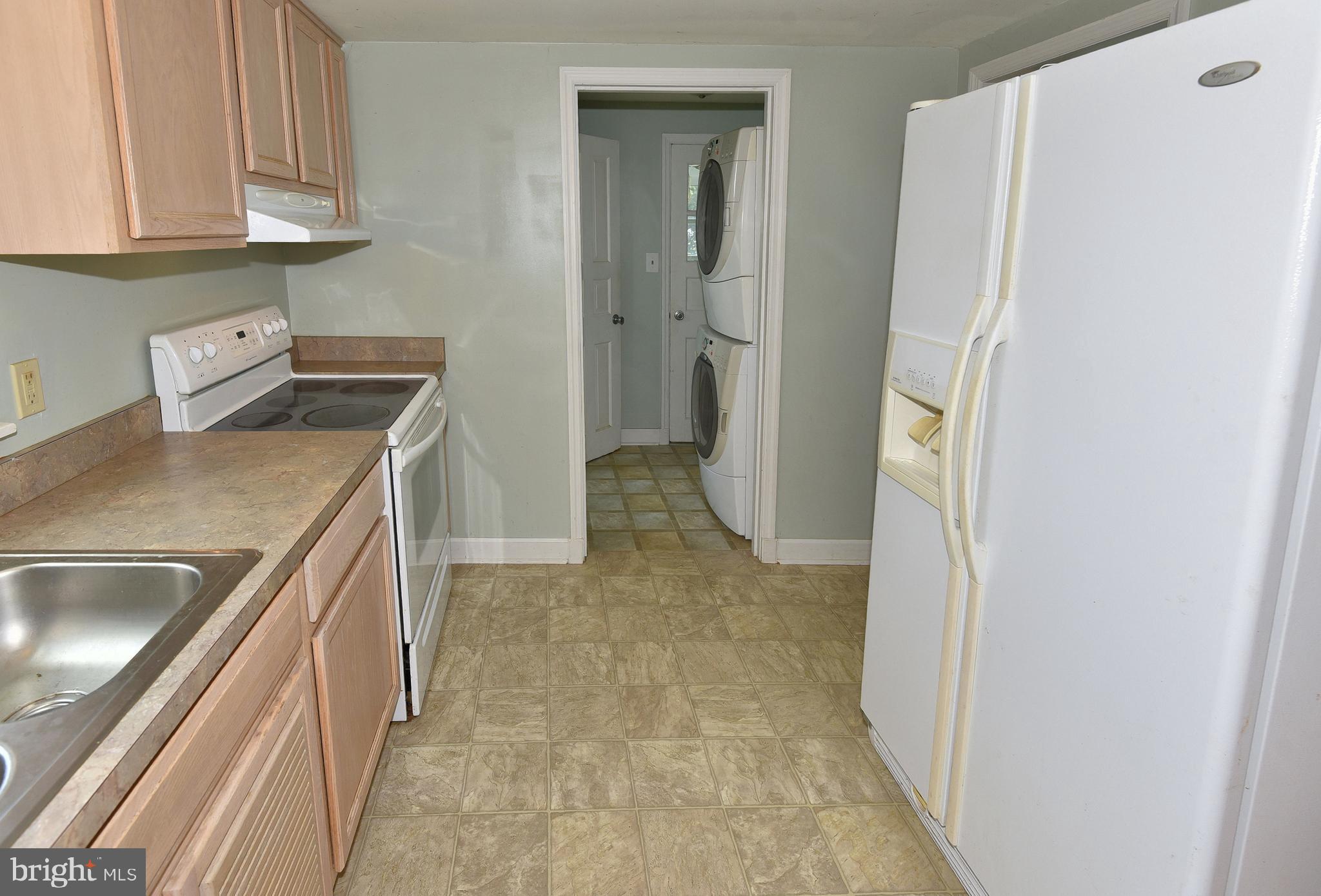 126 South Clear Ridge Road New Windsor, MD 21776 - Photo 8 of 34 Kitchen with seperate laundry.