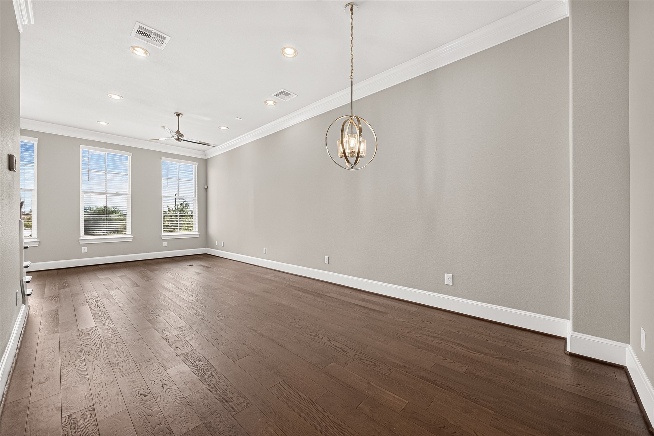 9656 Knight Road Houston, TX 77045 - Photo 6 of 37 Gallery Image 6