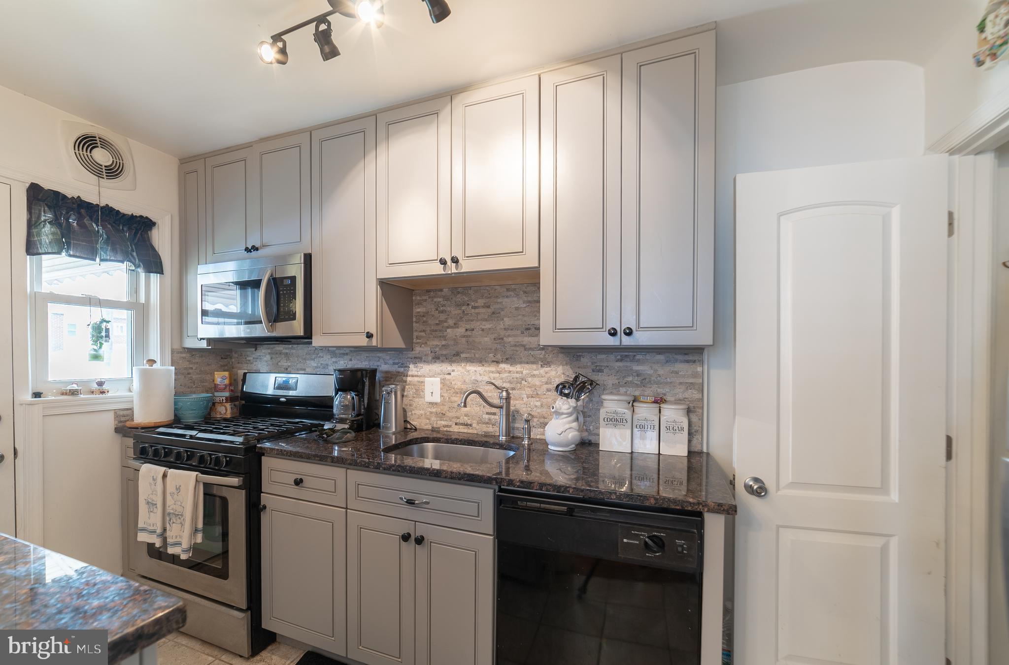2015 Jasmine Road Dundalk, MD 21222 - Photo 8 of 24