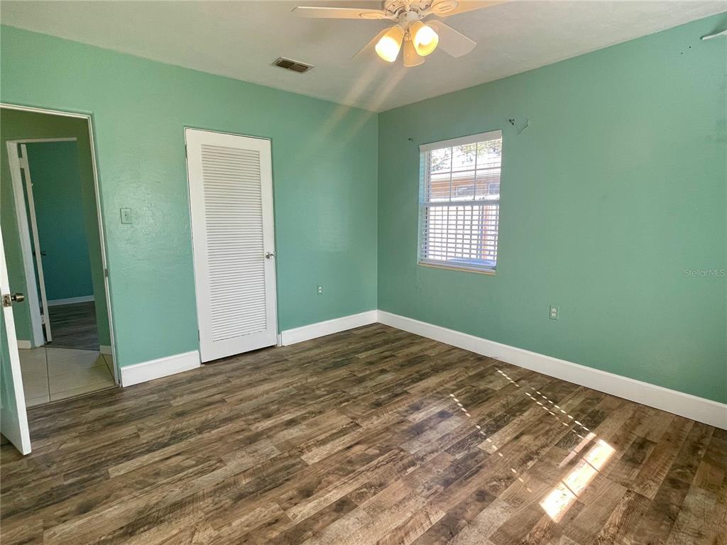 2043 Cordes Street Osprey, FL 34229 - Photo 22 of 35 a view of empty room with window