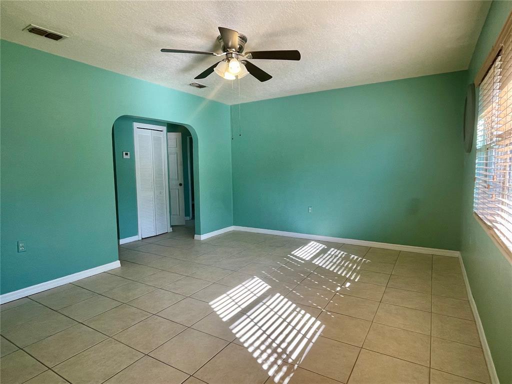 2043 Cordes Street Osprey, FL 34229 - Photo 7 of 35 a view of a livingroom with a ceiling fan and window