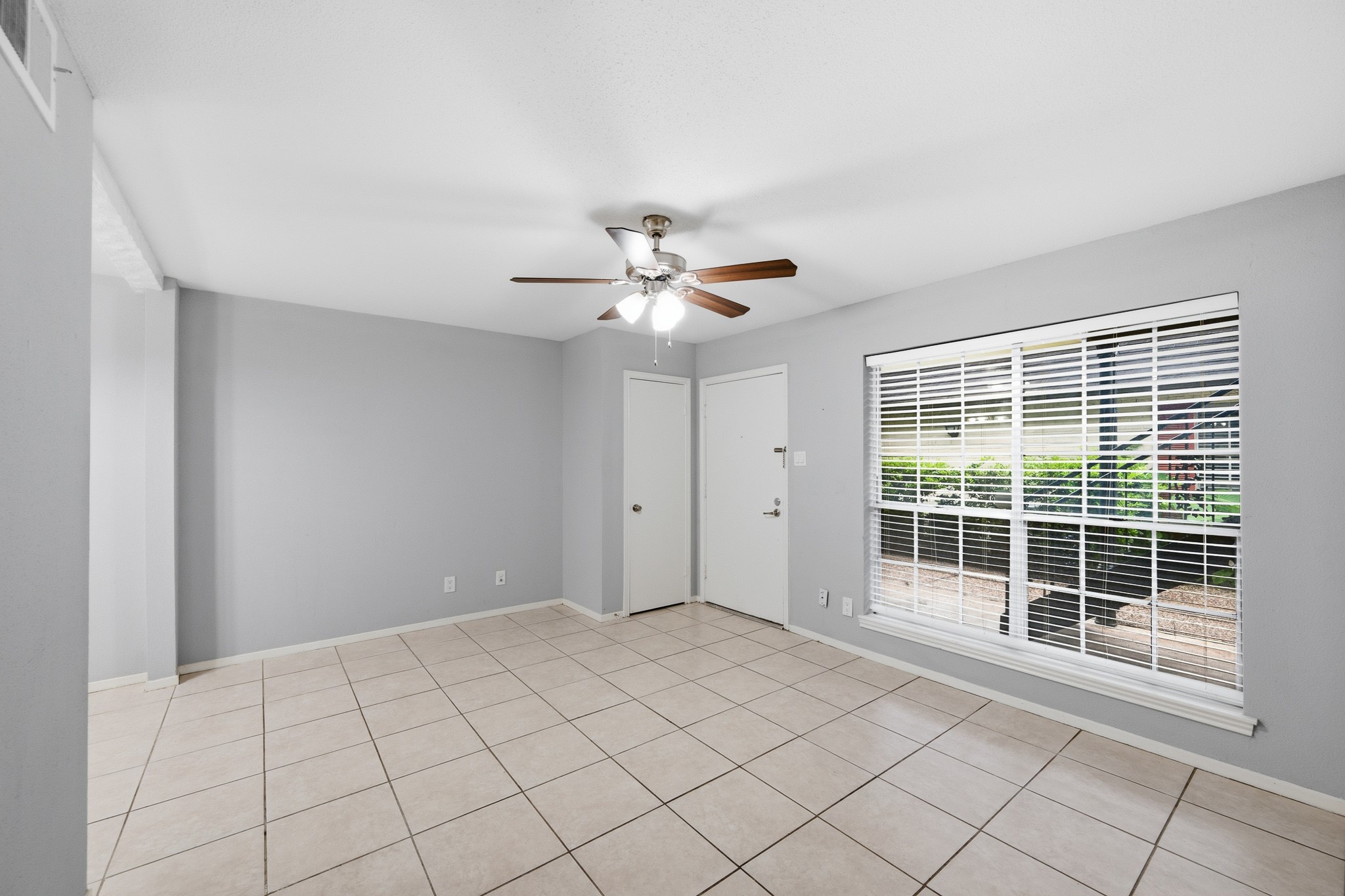 11550 Chimney Rock Road, Unit 133 Houston, TX 77035 - Photo 8 of 40 This is another photo trying to show as many angles as possible so you can really envision yourself here.