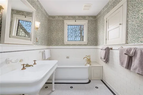 $25,000 | 4 Hunter Avenue, Newport, RI 02840