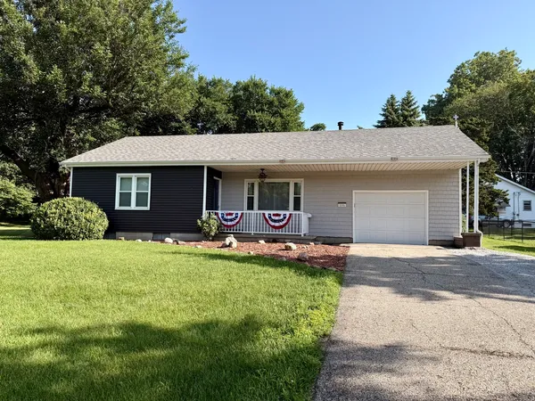 $145,000 | 101 South Fairview Place, Clinton, IL 61727