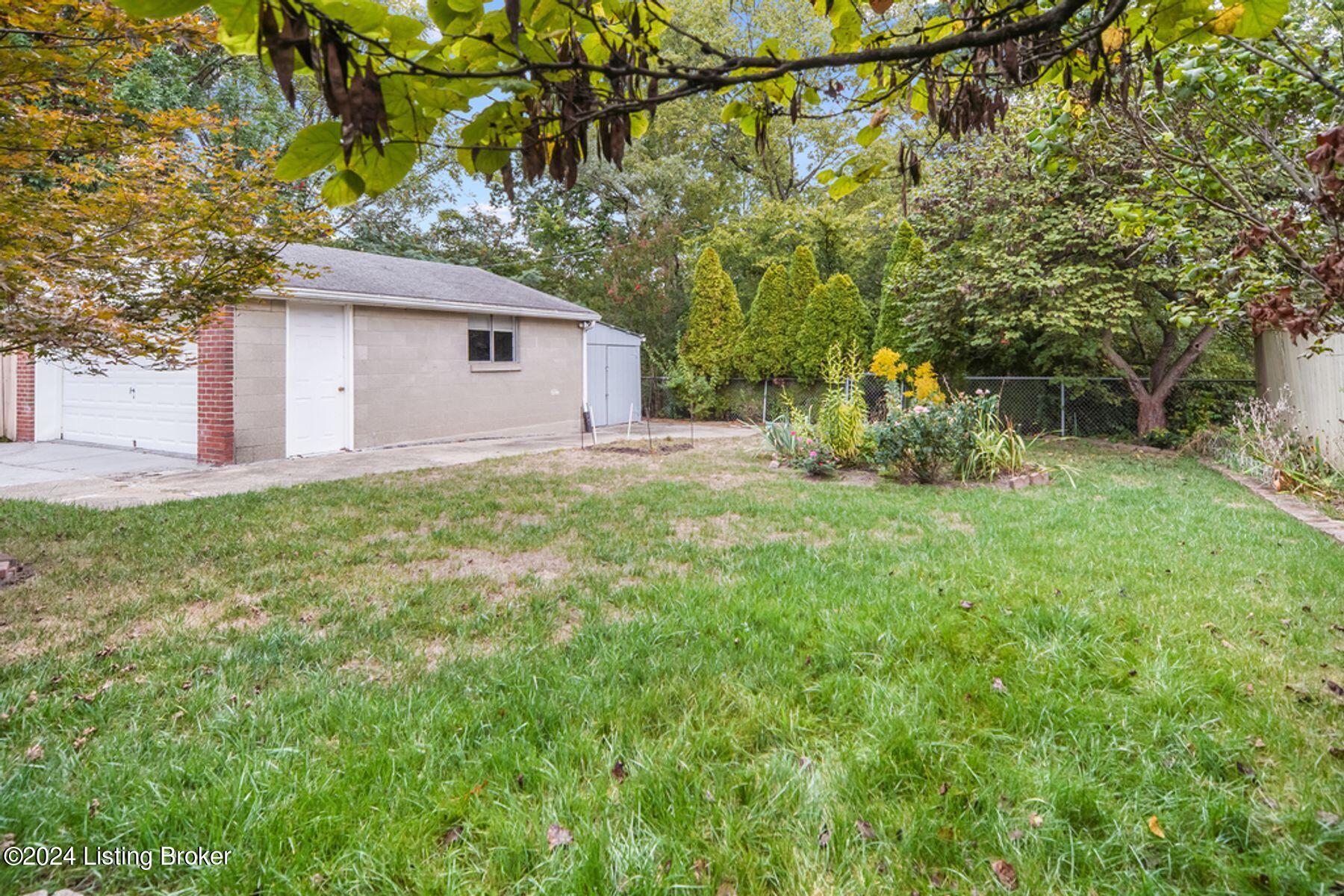 2942 Rio Rita Avenue Louisville, KY 40220 - Photo 23 of 25 Mature Landscaping