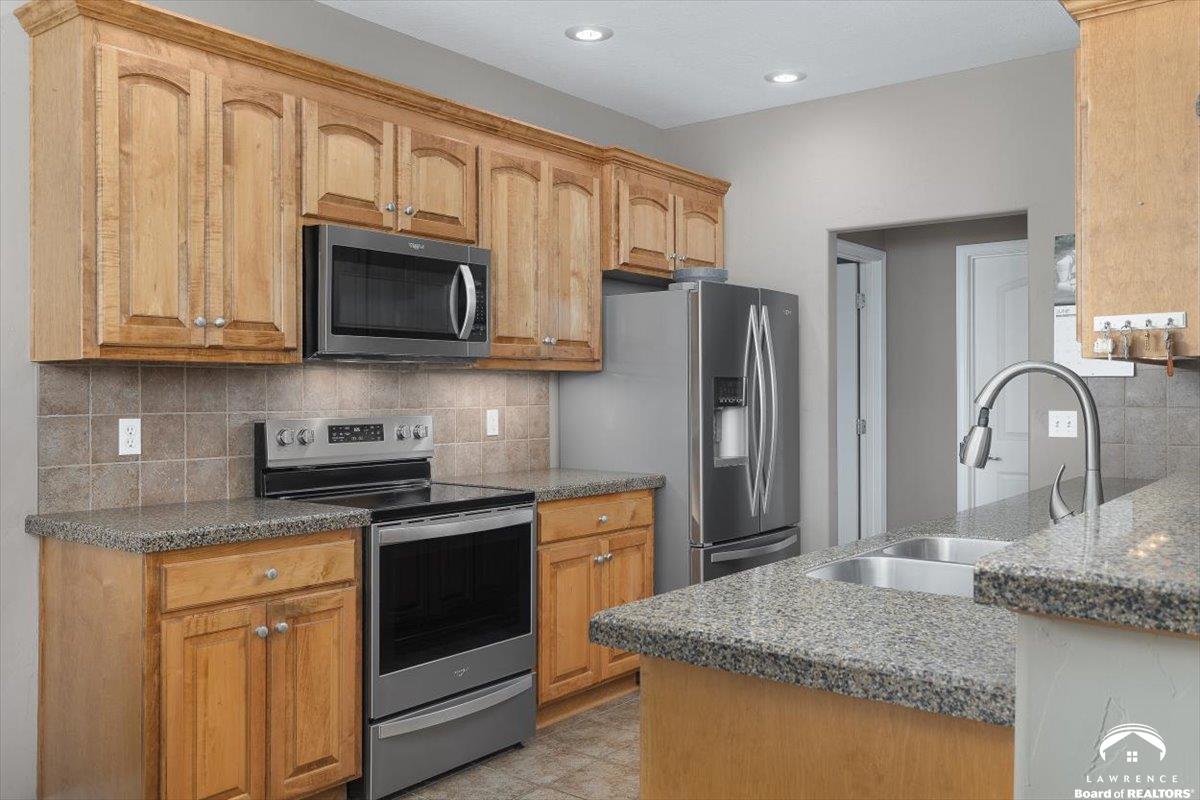 5249 Carson Place Lawrence, KS 66049 - Photo 15 of 25
