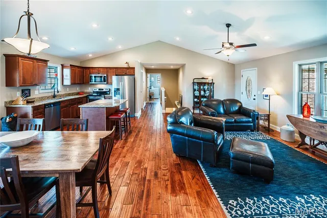 $385,000 | 2656 Benton Hill Road, Cape Girardeau, MO 63701