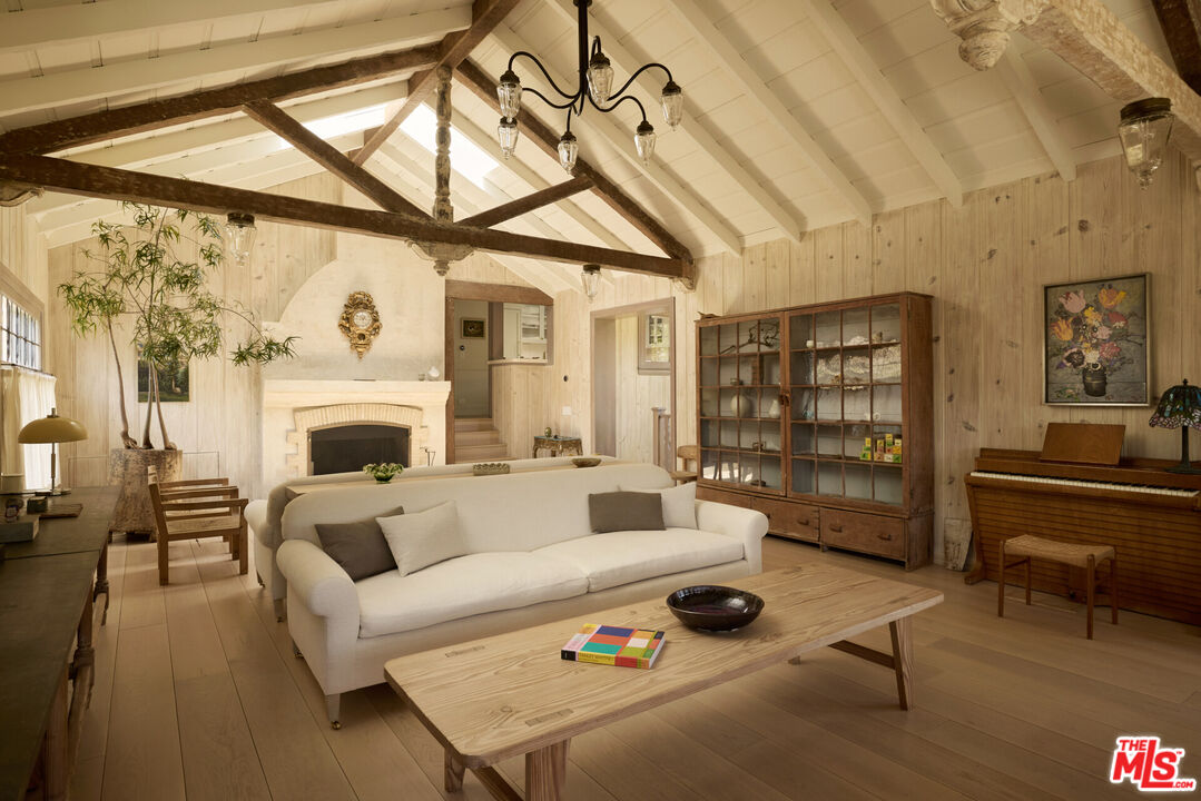 239 West Channel Road Santa Monica, CA 90402 - Photo 11 of 34