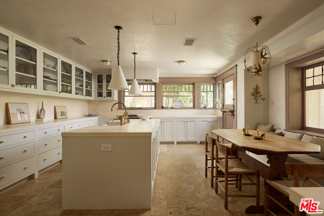 239 West Channel Road Santa Monica, CA 90402 - Photo 13 of 34