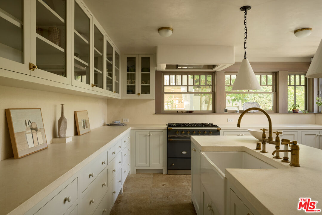 239 West Channel Road Santa Monica, CA 90402 - Photo 15 of 34