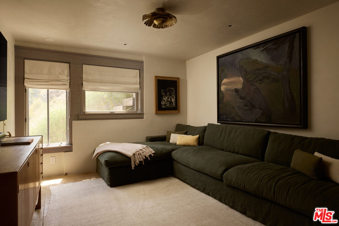 239 West Channel Road Santa Monica, CA 90402 - Photo 19 of 34