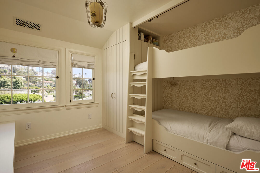 239 West Channel Road Santa Monica, CA 90402 - Photo 23 of 34