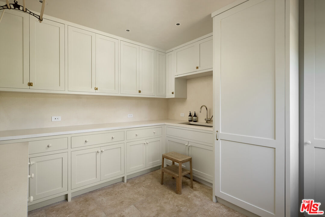 239 West Channel Road Santa Monica, CA 90402 - Photo 31 of 34