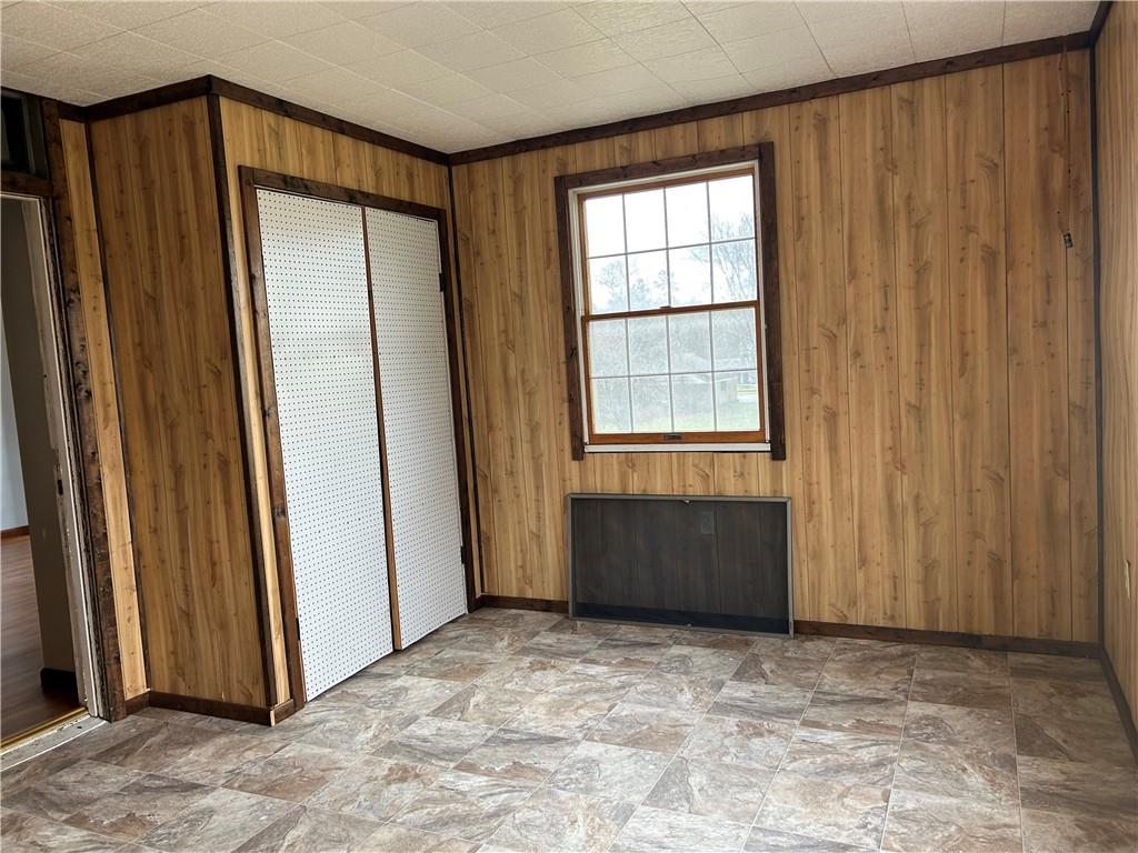 556 Bonniebrook Road Butler, PA 16002 - Photo 10 of 36 an empty room with windows