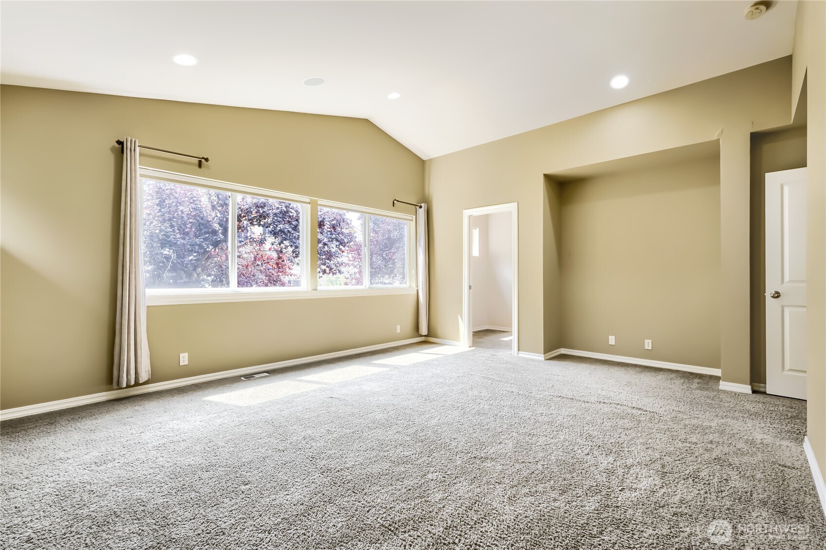 4613 Northeast 2nd Street Renton, WA 98059 - Photo 15 of 28 Gallery Image 15