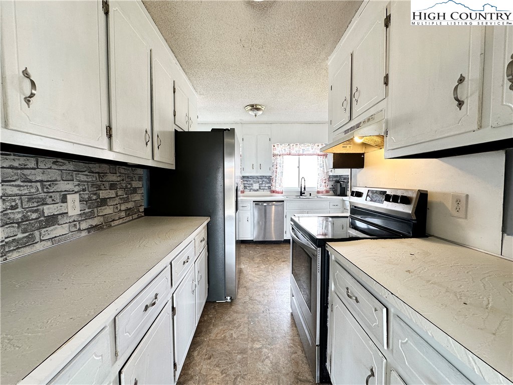 178 Cedar Valley Road Hudson, NC 28638 - Photo 10 of 36 Gallery Image 10