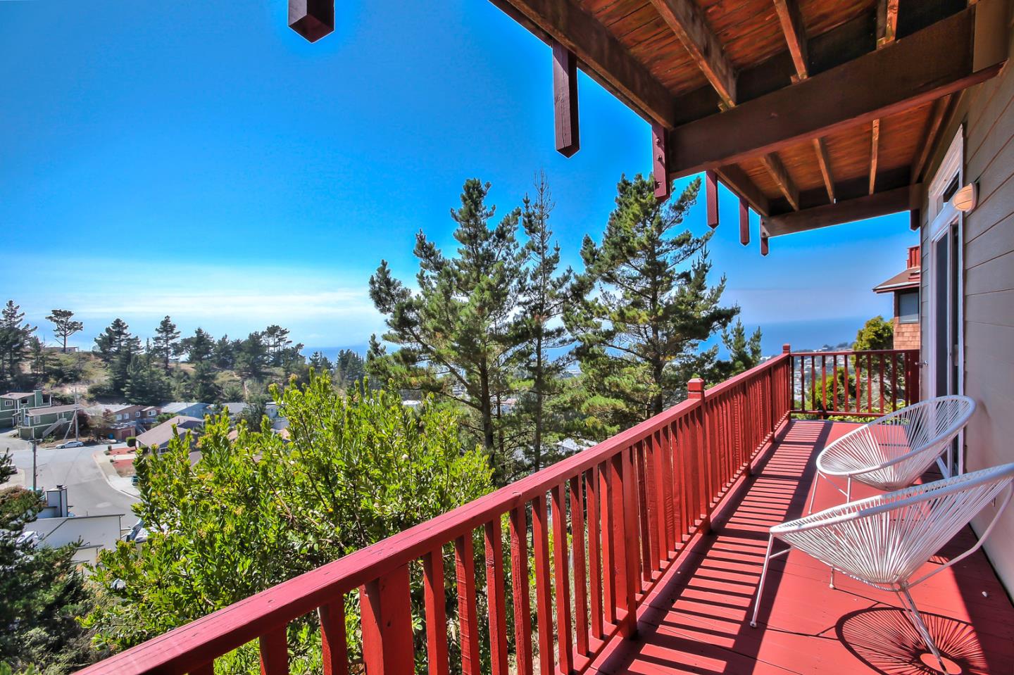 518 A Monterey Road Pacifica, CA 94044 - Photo 40 of 41 a balcony with an outdoor space