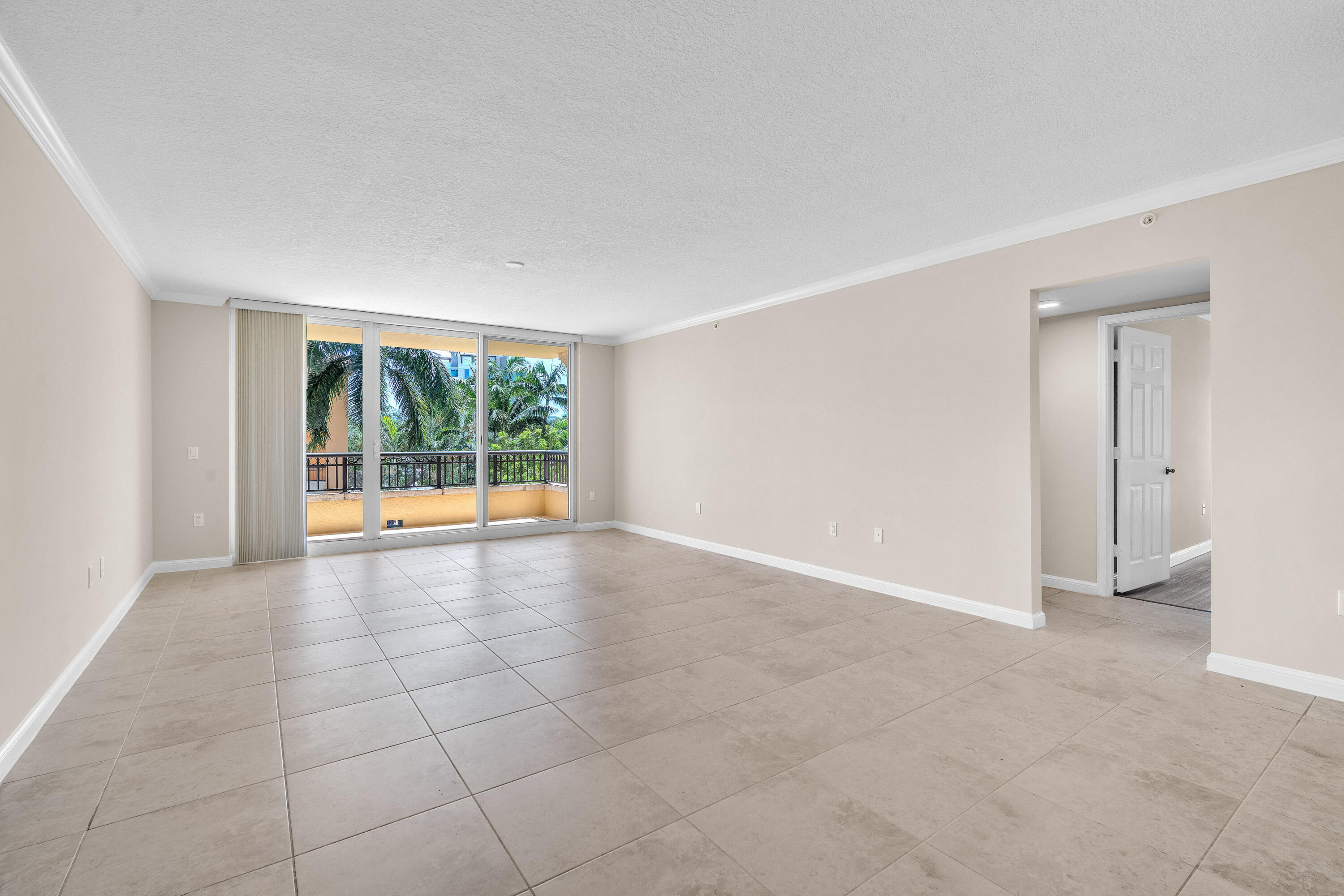 101 Plaza Real South, Unit 829 Boca Raton, FL 33432 - Photo 7 of 37 DSC_6714