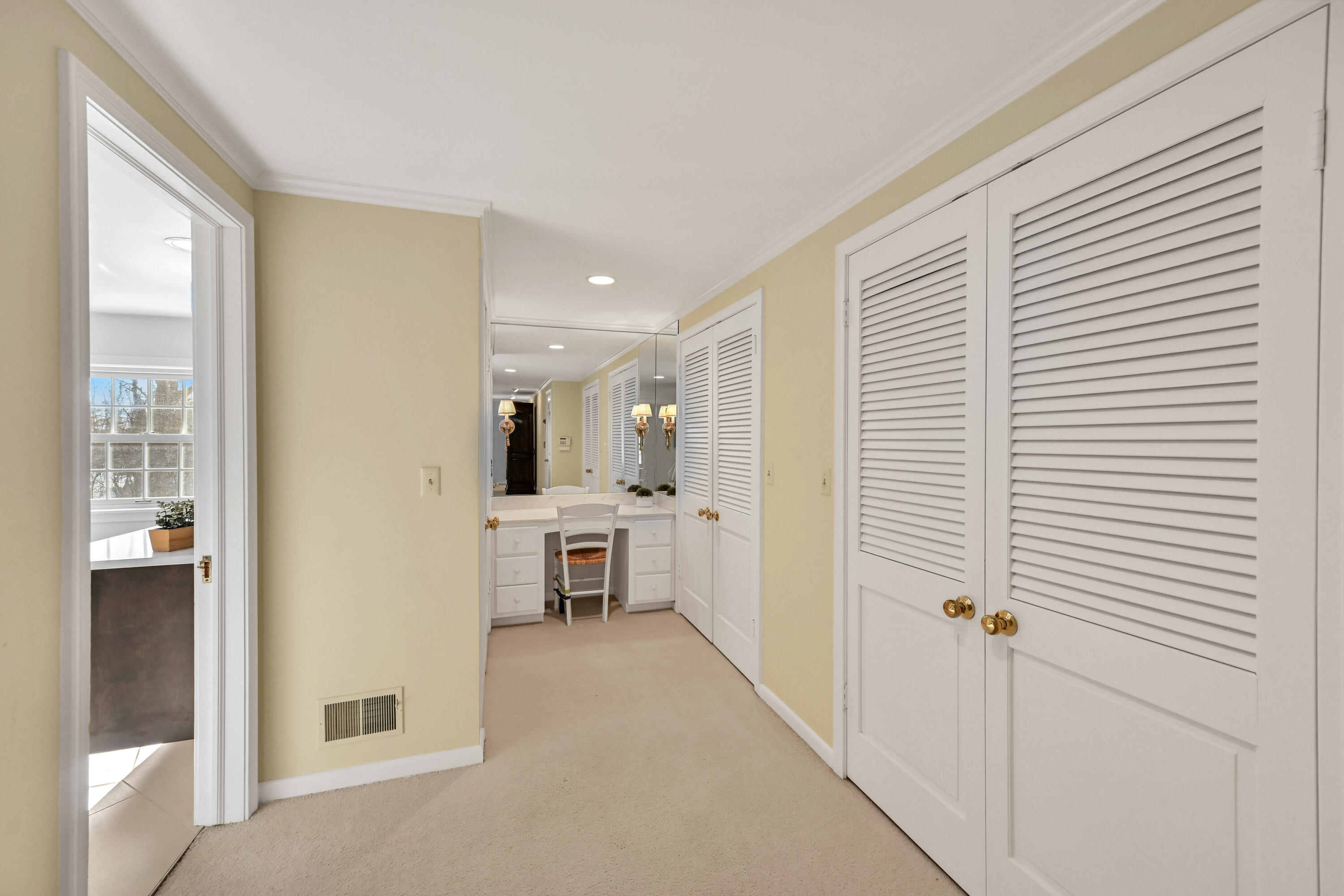 2305 West County Line Road River Hills, WI 53217 - Photo 16 of 41 Primary Bedroom Ensuite Changing Room
