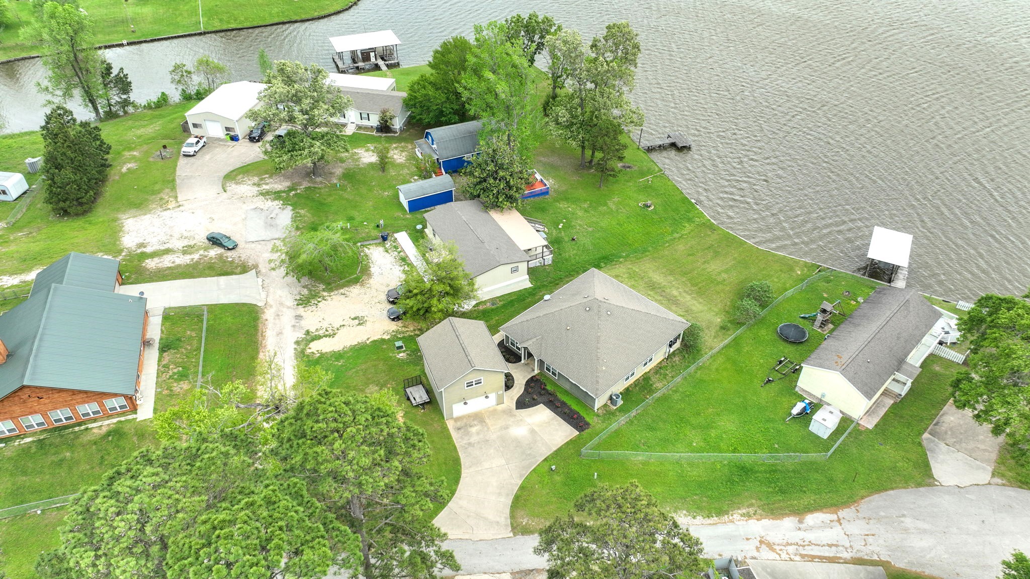 453 East Oak Shadows Onalaska, TX 77360 - Photo 4 of 48