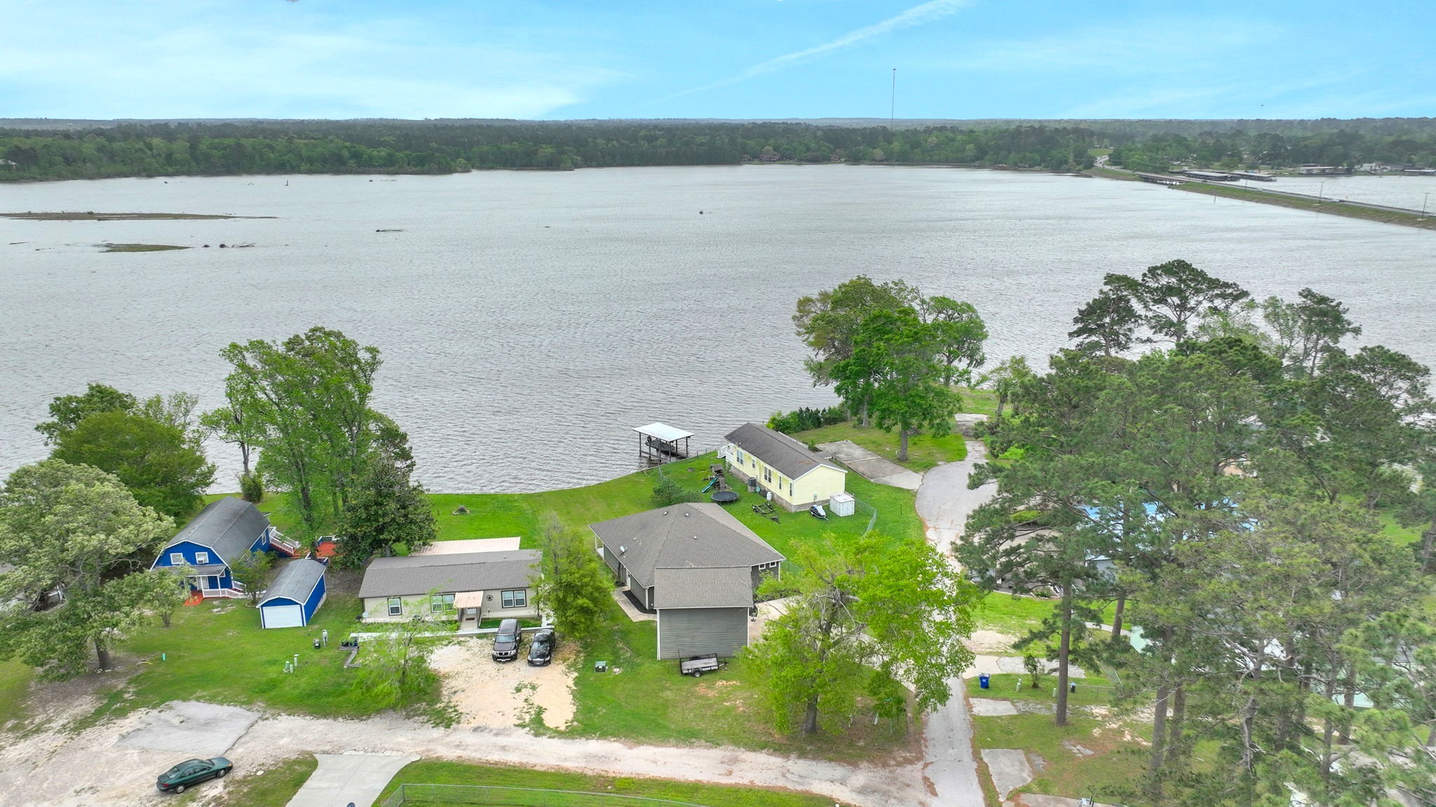 453 East Oak Shadows Onalaska, TX 77360 - Photo 5 of 48
