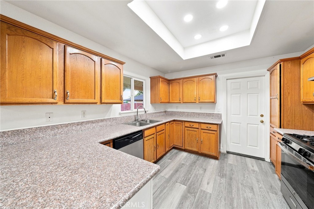 20255 Rimrock Road East Apple Valley, CA 92307 - Photo 16 of 55 Gallery Image 16
