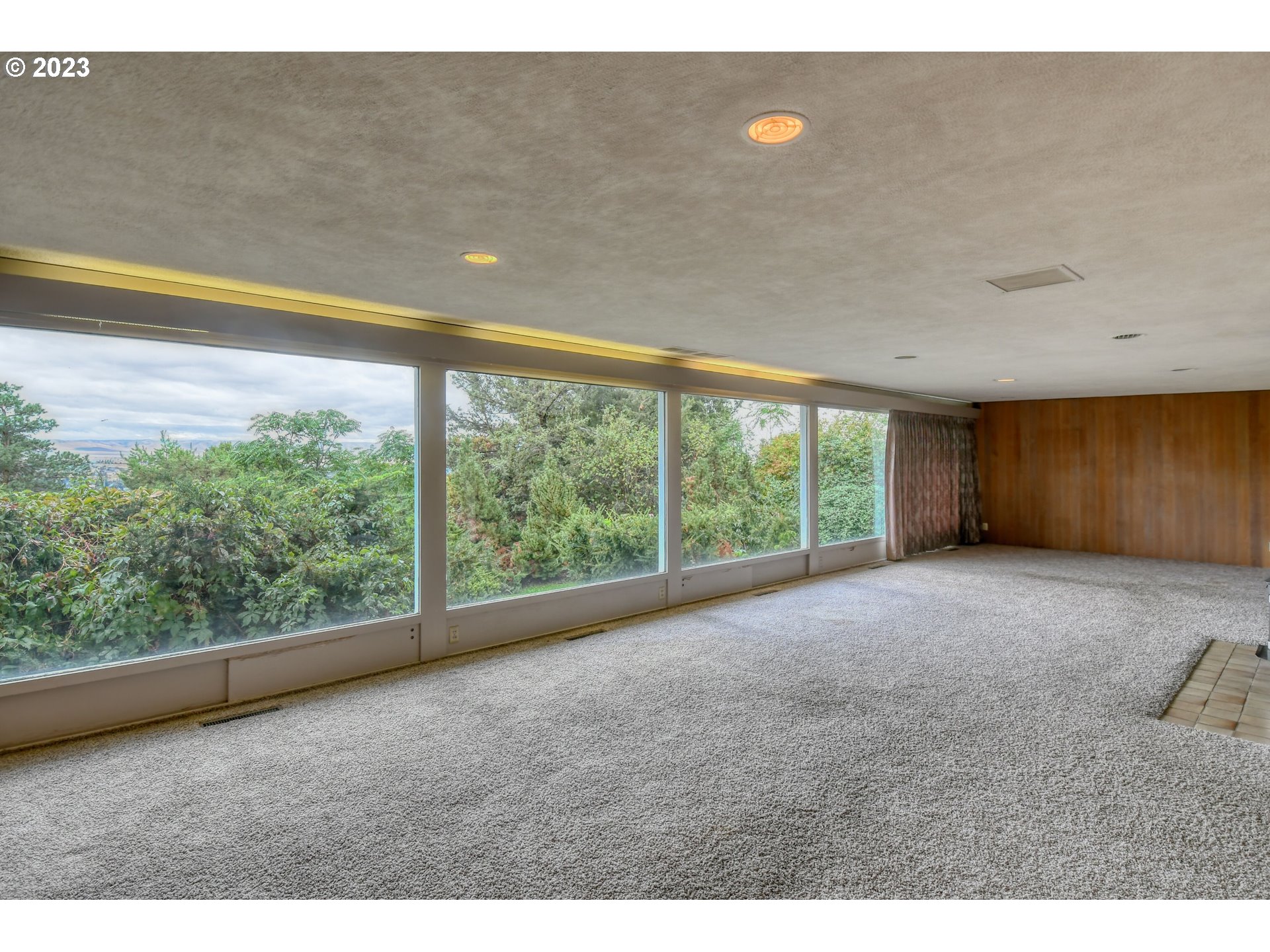 1042 Skyline Drive Pendleton, OR 97801 - Photo 13 of 48 a view of a room with a large window