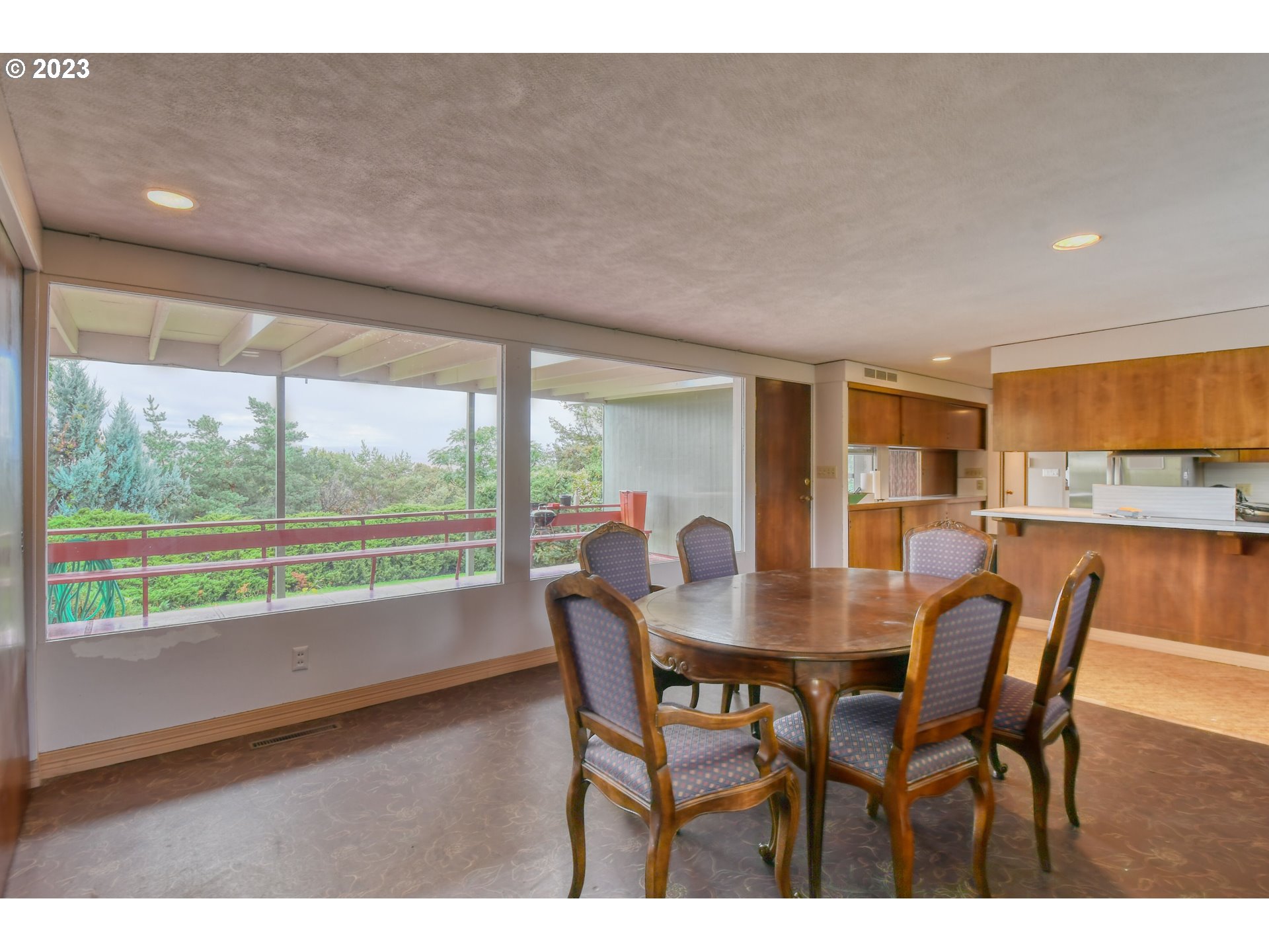 1042 Skyline Drive Pendleton, OR 97801 - Photo 17 of 48 a dining room with furniture and a floor to ceiling window