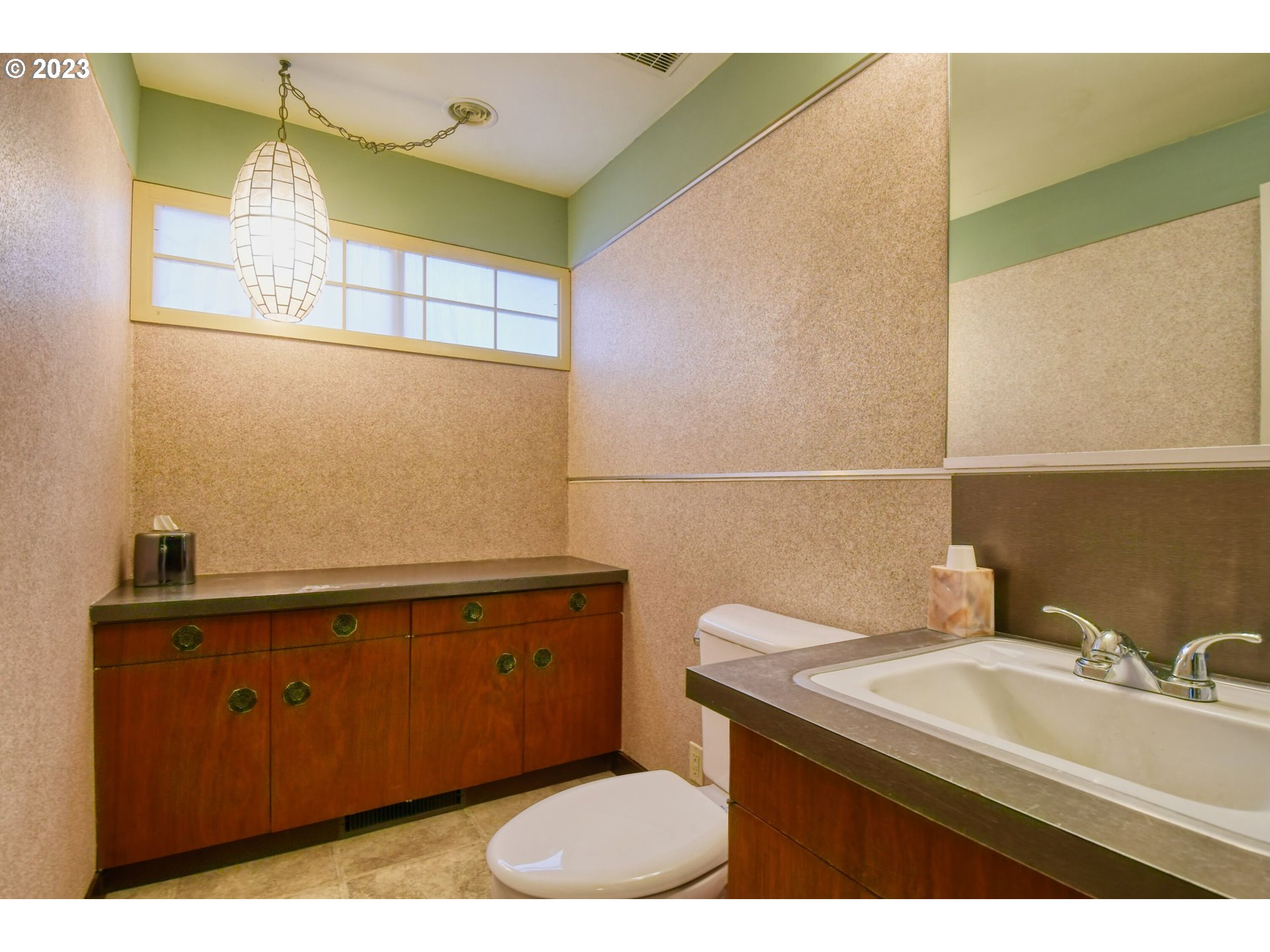 1042 Skyline Drive Pendleton, OR 97801 - Photo 20 of 48 a bathroom with a sink and a mirror