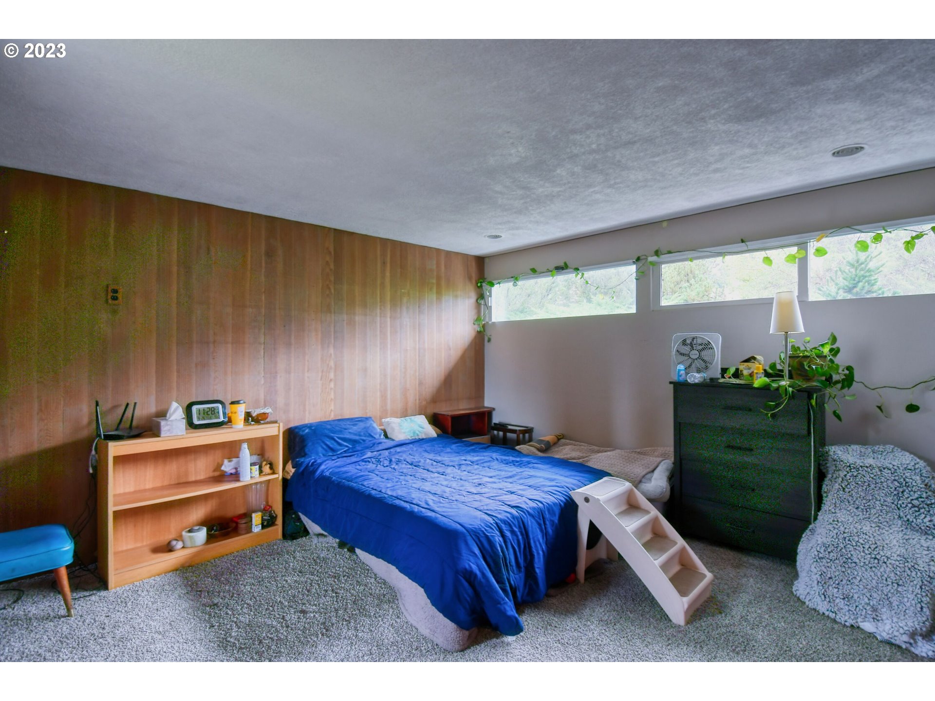 1042 Skyline Drive Pendleton, OR 97801 - Photo 27 of 48 a bedroom with a bed and a closet