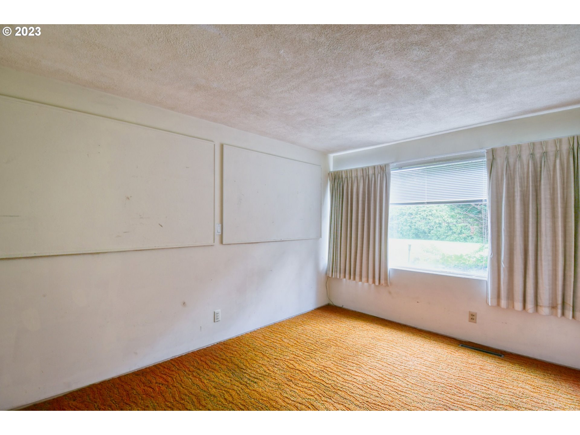 1042 Skyline Drive Pendleton, OR 97801 - Photo 32 of 48 a view of an empty room with a window