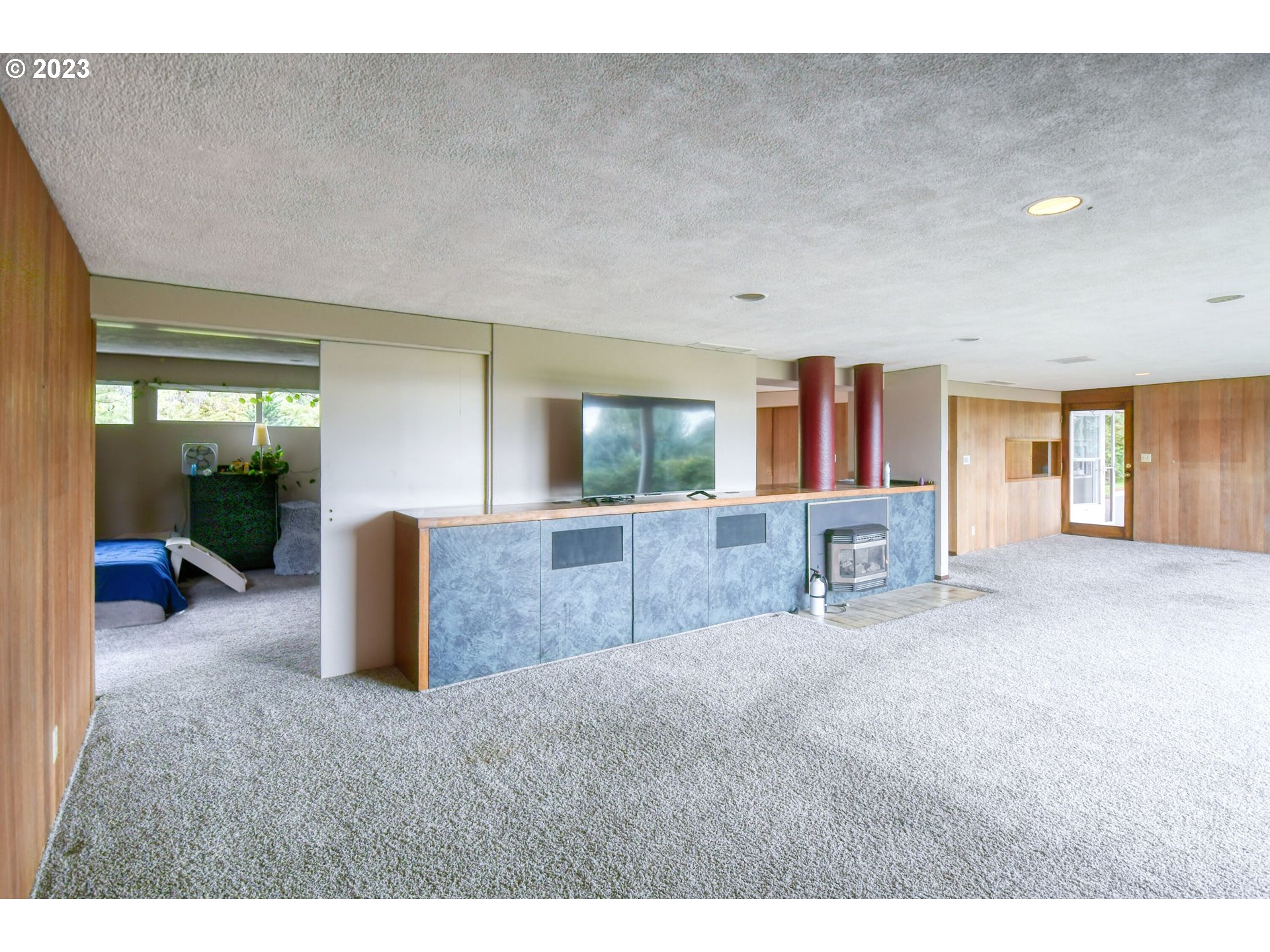 1042 Skyline Drive Pendleton, OR 97801 - Photo 8 of 48 a view of livingroom with furniture and window