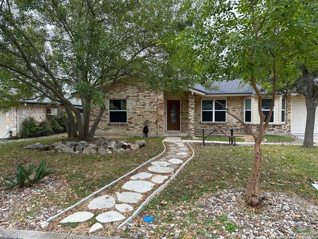 $1,750 | 13639 Oak Meadows, Universal City, TX 78148
