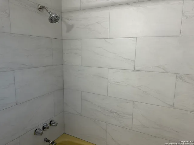 $1,700 | 13639 Oak Meadows, Universal City, TX 78148