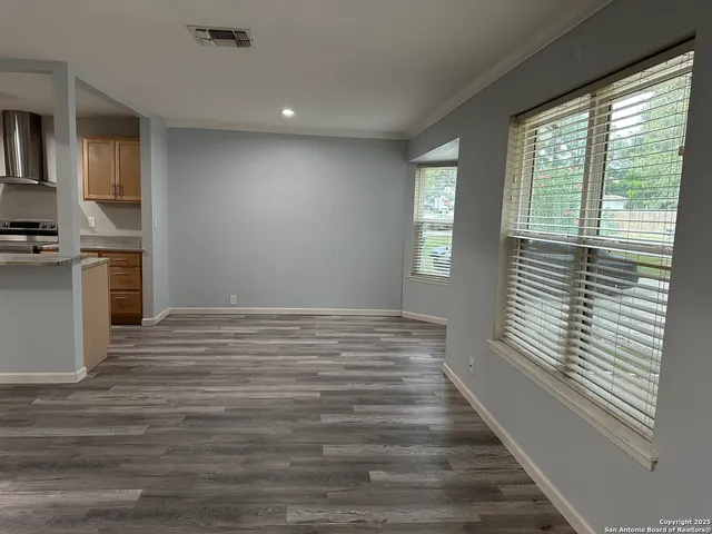 $1,700 | 13639 Oak Meadows, Universal City, TX 78148