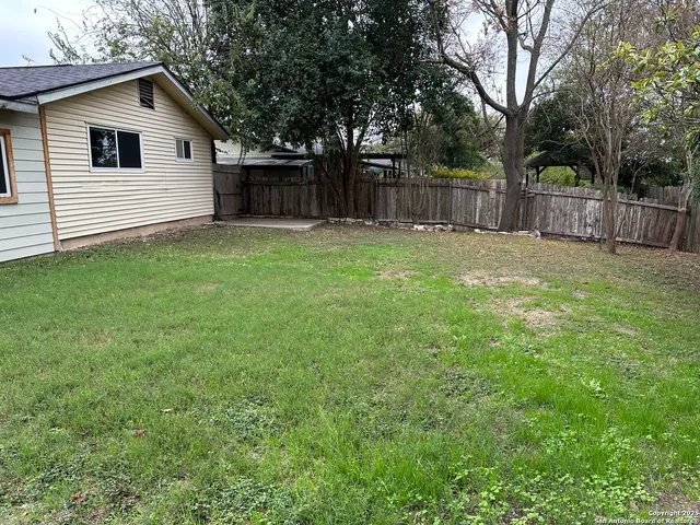 $1,700 | 13639 Oak Meadows, Universal City, TX 78148