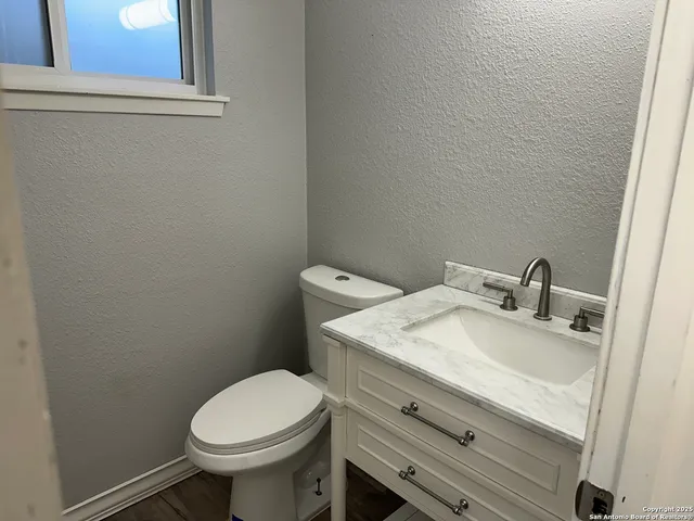 $1,700 | 13639 Oak Meadows, Universal City, TX 78148